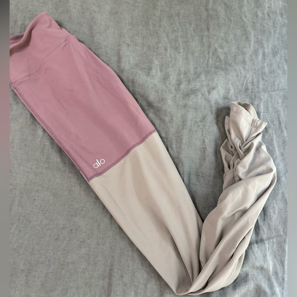 Alo goddess leggings S-M pink - Picture 2 of 4